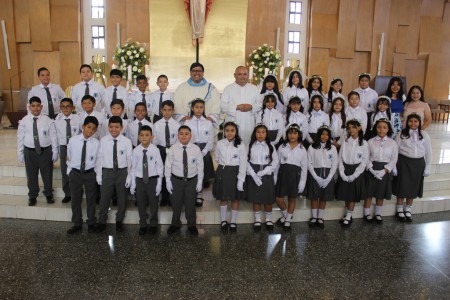 La Primera Comunión es, sin duda, una celebración que fortalece la fe y une a la comunidad en torno al amor de Dios, reafirmando el compromiso del Colegio Salesiano San José con la formación integral de sus estudiantes.