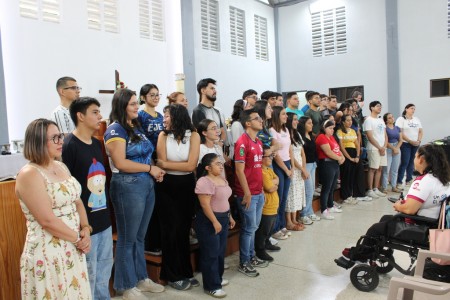 J&oacute;venes del Movimiento Juvenil Salesiano de P&eacute;rez Zeled&oacute;n, enviados durante la Eucarist&iacute;a, representar&aacute;n a Costa Rica en el Campo Bosco Inspectorial 2026, llevando con entusiasmo el esp&iacute;ritu salesiano.