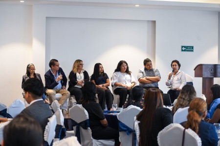 Panelistas del encuentro &ldquo;Empresa y Juventud&rdquo; comparten perspectivas sobre los desaf&iacute;os y oportunidades del mercado laboral juvenil en El Salvador, promoviendo un di&aacute;logo constructivo entre empresa y nuevas generaciones.