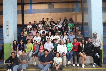 J&oacute;venes de la parroquia Mar&iacute;a Auxiliadora se preparan para vivir la Pascua con fe y compromiso.