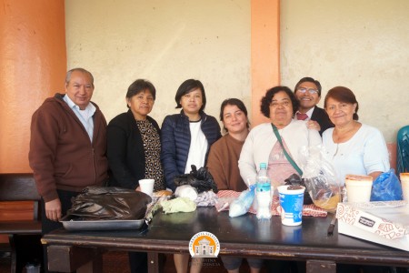 IMiembros de ADMA atienden a los feligreses durante la jornada solidaria, fortaleciendo la vida comunitaria y la devoci&oacute;n a Mar&iacute;a Auxiliadora.