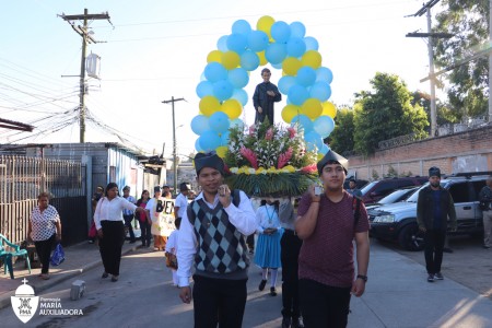 Procesi&oacute;n con la imagen de San Juan Bosco recorre las calles cercanas a la Parroquia Mar&iacute;a Auxiliadora de Comayag&uuml;ela.