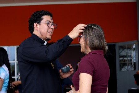 Fue una celebraci&oacute;n significativa que uni&oacute; a la CEP de CEDES Don Bosco en un mismo prop&oacute;sito: iniciar la Cuaresma con un coraz&oacute;n dispuesto al cambio y al encuentro con Dios.