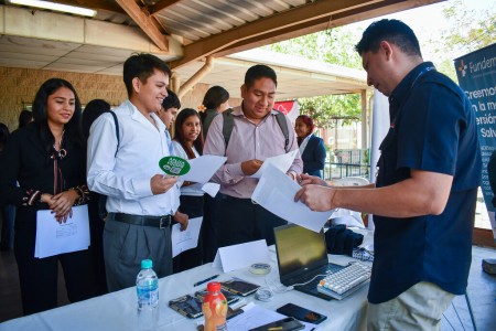 J&oacute;venes culminan su formaci&oacute;n t&eacute;cnica en FUSALMO y participan en espacios de vinculaci&oacute;n laboral que impulsan su acceso a nuevas oportunidades de empleo.