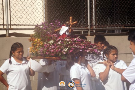 Docentes y j&oacute;venes caminaron juntos, uniendo la fe con el saber hacer, en una experiencia que fortaleci&oacute; los lazos fraternos y el sentido de la Cuaresma vivida desde la identidad del Centro.
