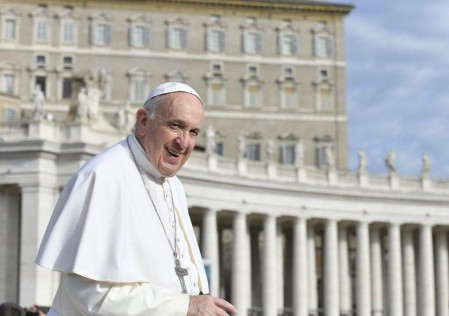 El papa Francisco, gran amigo de la familia salesiana, dedicó su pontificado a acercar el amor de Dios a los más pequeños y olvidados. Su legado de esperanza y cercanía permanece vivo en el corazón de la Iglesia.