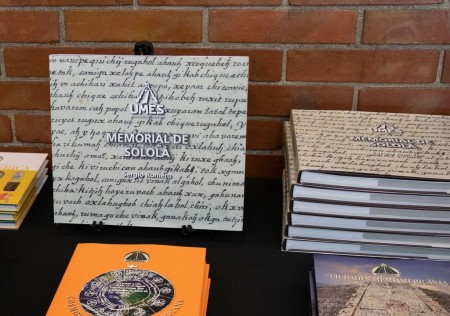 Portada de la edición crítica del Memorial de Sololá, publicada por la Universidad Mesoamericana, una obra clave para el estudio de la historia e identidad de los pueblos originarios.