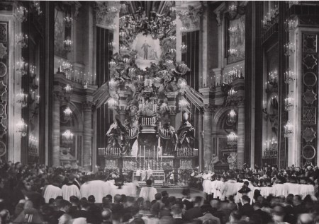 Beatificación de Domingo Savio: El 5 de marzo de 1950, la Basílica de San Pedro se llenó de jóvenes para celebrar la beatificación de Domingo Savio. En una jornada histórica del Año Santo, la Iglesia reconoció su camino de santidad, inspirado en su fervor, su deseo de ser santo y su misión de "ganar almas para Dios".