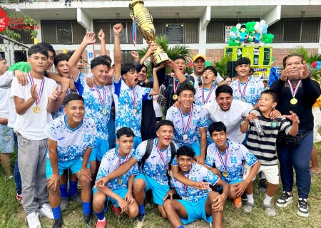 Alegría juvenil en la final del campeonato prejuvenil en el Oratorio Salesiano Padre Agustín Vásquez  