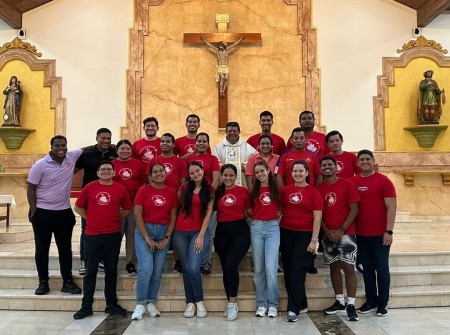 Ahora, con corazones llenos de esperanza y fe, se disponen a vivir una experiencia única en Roma, llevando consigo el espíritu salesiano y el mensaje de Cristo, listos para ser testigos de su amor y esperanza en este jubileo.
