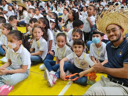 La Comunidad Educativa del Técnico Don Bosco inició festivamente el año lectivo escolar 2023.