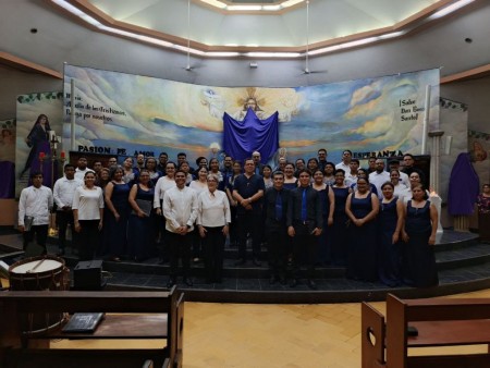 Los coros invitados interpretaron cantos de Cuaresma en homenaje al P. Miguel Ángel Cano, SDB, recordando su amor por la música y su legado en la Comunidad Parroquial Salesiana.