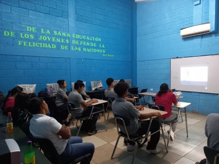  Estudiantes del IHER-María Auxiliadora disfrutaron de un encuentro lúdico-recreativo en el CDAJ Las Ayestas, fortaleciendo la integración y el espíritu salesiano a través de juegos y dinámicas grupales.