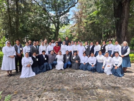 Formandos salesianos SDB, FMA y HDS participaron en el encuentro realizado en Antigua Guatemala, compartiendo experiencias de fraternidad, formación y espiritualidad.