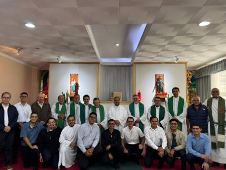  El Consejo Inspectorial compartió un momento fraterno con los aspirantes que culminaron su proceso formativo 2025 en el Centro Salesiano Santo Domingo Savio de Cartago, reafirmando su cercanía y apoyo en el camino vocacional.