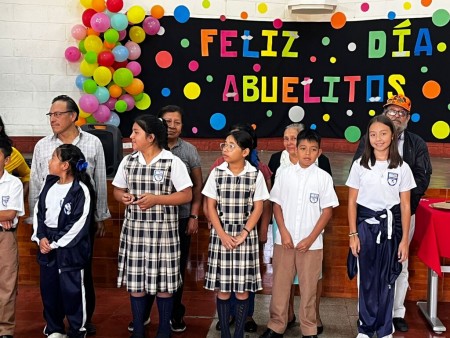 Abuelos y nietos compartieron una jornada de fe, alegría y gratitud durante la celebración del Día de los Abuelitos en el Centro Escolar Miguel Magone, fortaleciendo los lazos familiares y el espíritu salesiano.