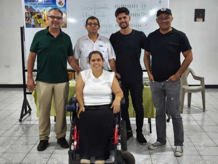 Miembros promesados del Centro Don Bosco después de la elección del nuevo consejo de Salesianos Cooperadores en Pérez Zeledón.