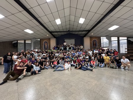 Los participantes del retiro cuaresmal 2025 comparten con alegría su encuentro con Dios.