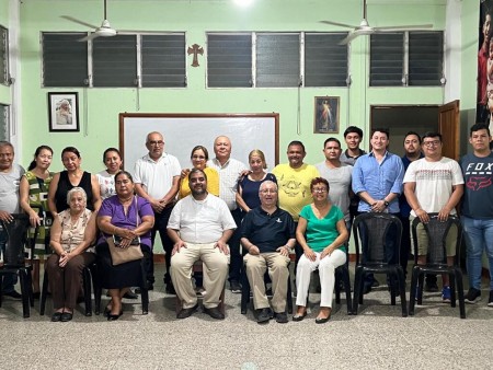 La visita del Padre Inspector deja una huella imborrable de ánimo y compromiso en la Parroquia San Benito, fortaleciendo su camino de fe y servicio en el corazón de Petén.