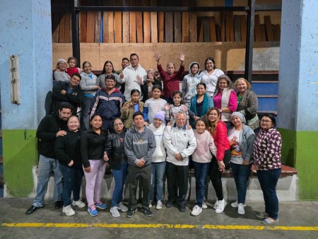 Feligreses de la Escuela de Estudio Bíblico Parroquial celebran la clausura anual, agradeciendo la formación y acompañamiento brindados durante todo el año.