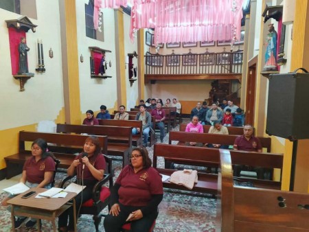 Con gestos de profunda devoción y amor hacia la Madre del Señor, los asistentes renovaron su compromiso de seguir difundiendo la fe guadalupana y de mantener viva la tradición que une a tantos creyentes bajo el amparo de María de Guadalupe.