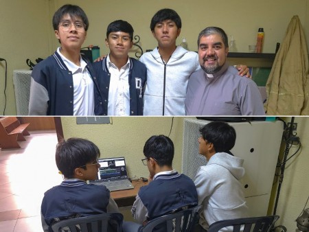 Estudiantes del Colegio Salesiano Don Bosco durante sus prácticas en la Casa Inspectorial: aprendiendo sobre transmisiones en vivo y compartiendo un valioso momento con el P. Julio Navarro, SDB.