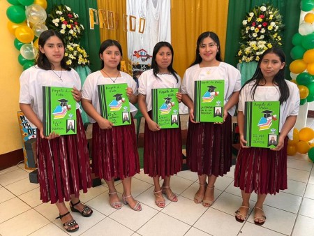 Estudiantes de &uacute;ltimo a&ntilde;o del centro educativo Talita Kumi presentan y comparten sus proyectos de vida, fruto del proceso de formaci&oacute;n integral que promueve el desarrollo humano y vocacional de la juventud.