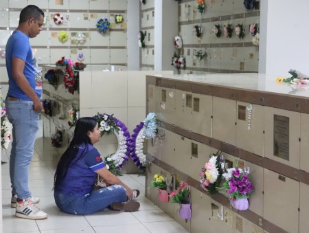 La conmemoración de todos los fieles difuntos la feligresía honró la memoria de sus seres queridos, reafirmando el valor de la tradición cristiana y el amor que perdura más allá de la vida terrenal.