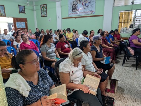 En oraci&oacute;n y fraternidad, los servidores renuevan su coraz&oacute;n para servir con amor a Cristo y a la comunidad.