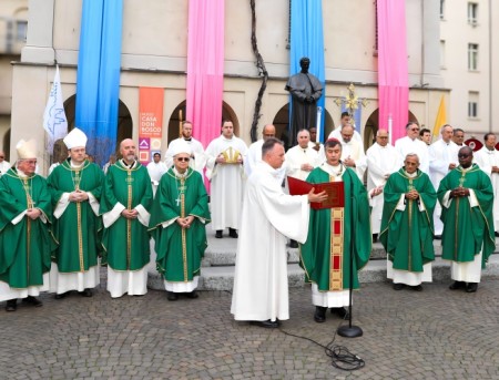 Proclamación oficial de la apertura del 29º Capítulo General (CG29) el 16 de febrero en Turín, Italia. El padre Julio Navarro, Inspector, y el padre Gabriel Romero representan a nuestra región; acompañamos su misión con nuestras oraciones. 