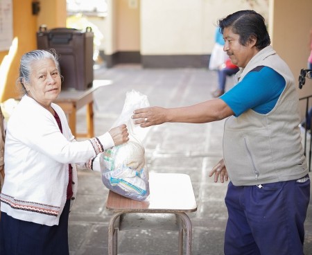 Parroquia El Espíritu Santo inició el programa de entrega de víveres a familias necesitadas. 