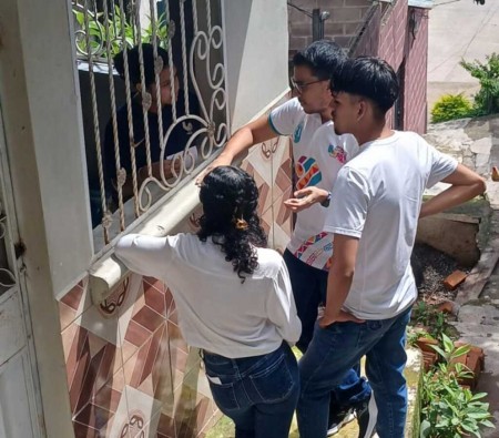 Jóvenes misioneros comparten la alegría del Evangelio casa por casa, llevando esperanza y renovando la fe en las comunidades de Comayagüela.