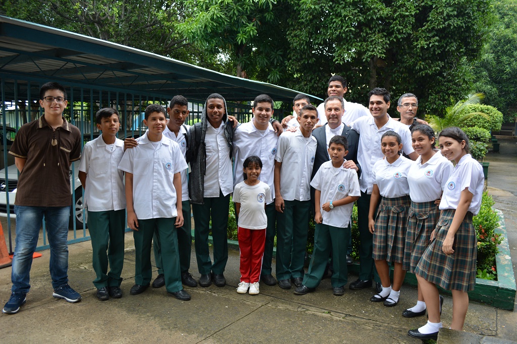 Niños del Instituto Técnico Don Bosco