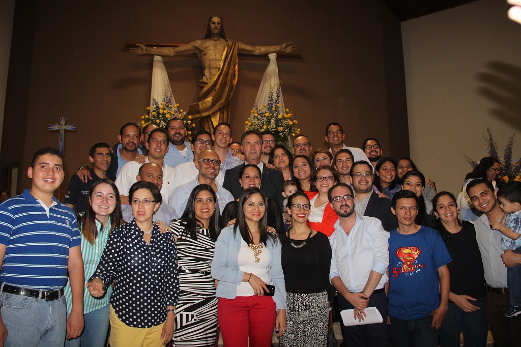 Don Ángel con los Salesianos Cooperadores de Tegucigalpa. 