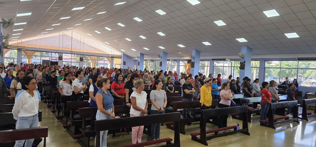 El Instituto Técnico Don Bosco de Panamá organizó un retiro para mujeres, logrando una numerosa asistencia. 