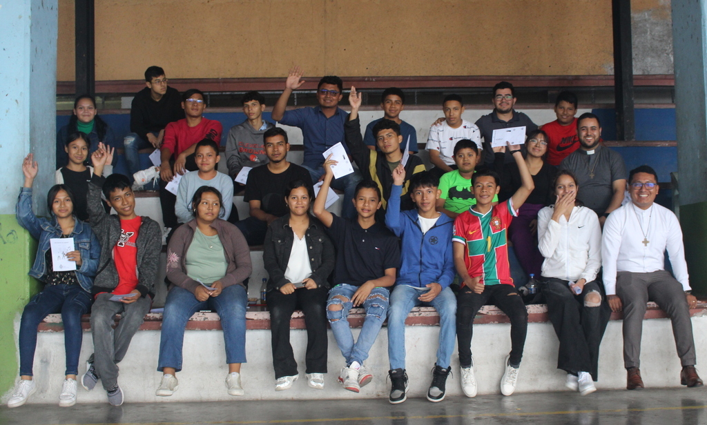 Adolescentes participantes del taller de liderazgo organizado por la Parroquia María Auxiliadora en Comayagüela.