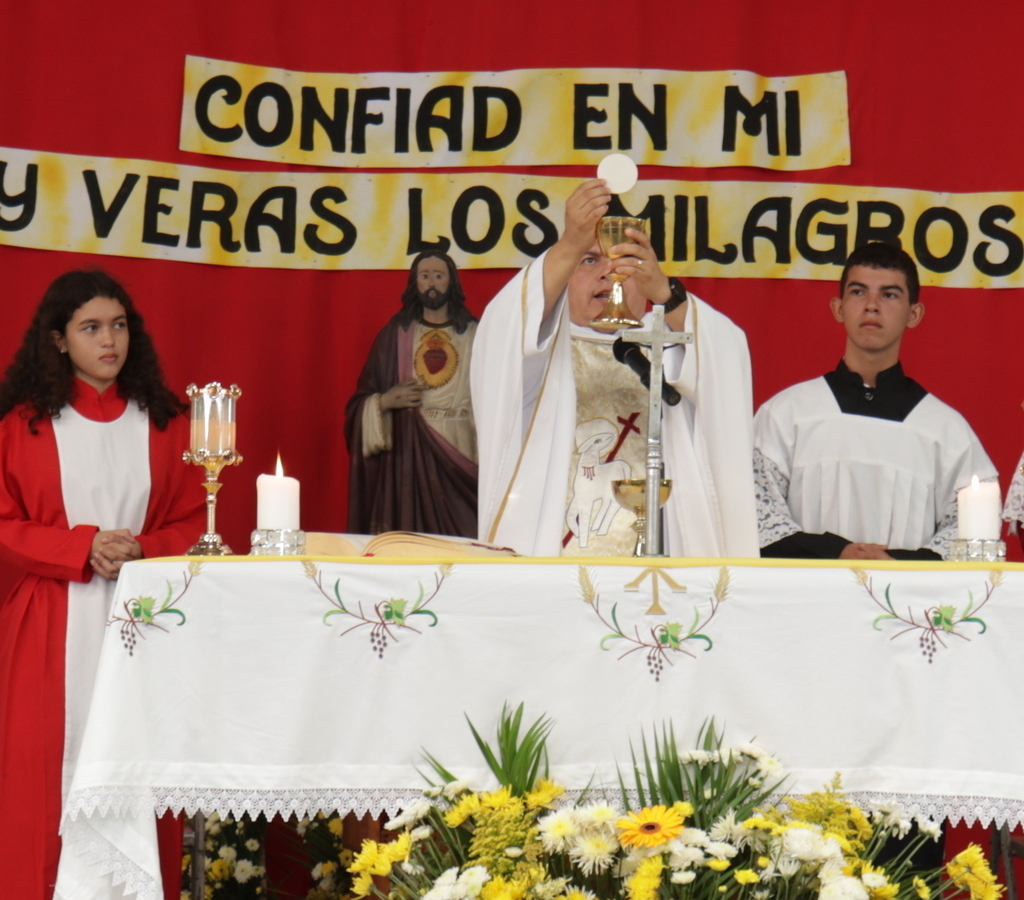Estudiantes de la Escuela Salesiana Domingo Savio celebraron al Sagrado Corazón de Jesús.