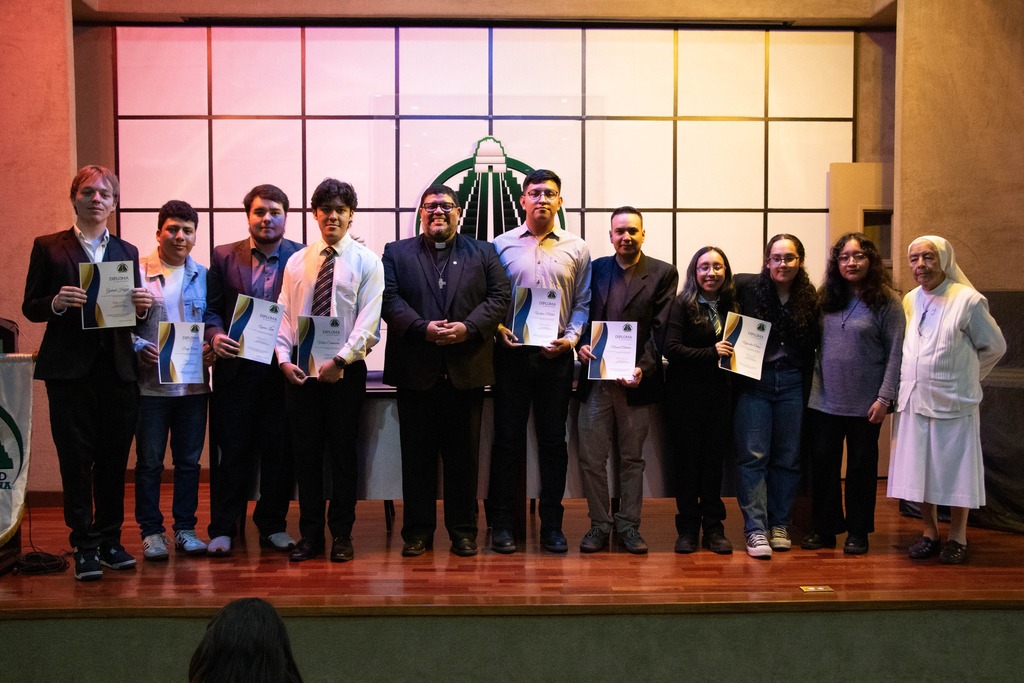Estudiantes y catedráticos de la Universidad Mesoamericana durante la presentación del cortometraje "El sueño de Don Bosco".