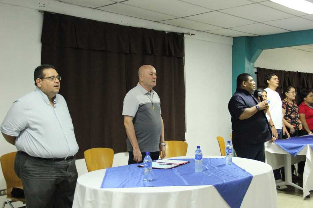 La visita concluyó con un compartir, donde el padre Walter Jara tuvo la oportunidad de conversar de manera personal con los asistentes, fortaleciendo así los lazos de la comunidad salesiana en Managua.