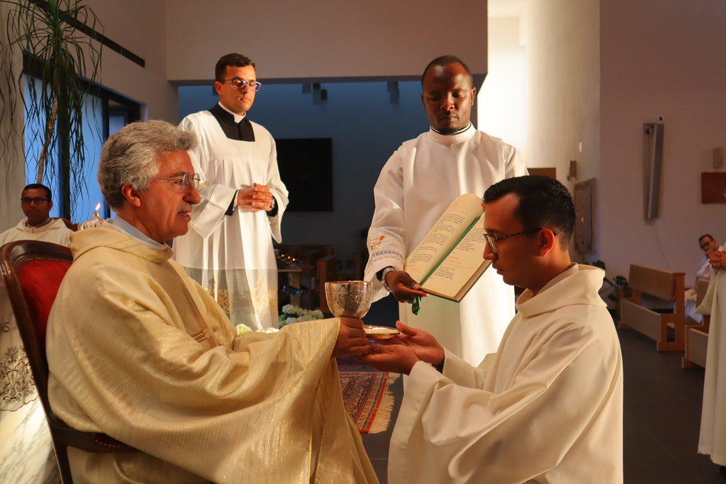 El pasado 12 de mayo, el hermano Víctor Barrios, SDB, oriundo de Guatemala, fue honrado con el ministerio del acolitado en una ceremonia que marcó un momento significativo en su camino de formación religiosa.