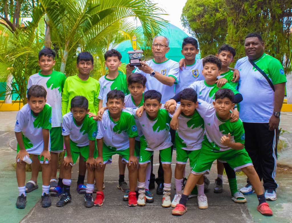 En la Escuela Anexa San Juan Bosco, el fútbol es más que un deporte; es un símbolo de unidad y superación que inspira a toda una comunidad a alcanzar sus metas.