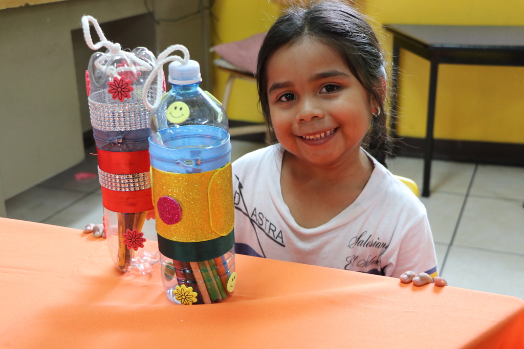 Durante el festival de reciclaje organizado por el nivel de primera infancia del Colegio y Centro Escolar Don Bosco, los estudiantes mostraron su ingenio para dar un segundo uso a las botellas de plástico. 