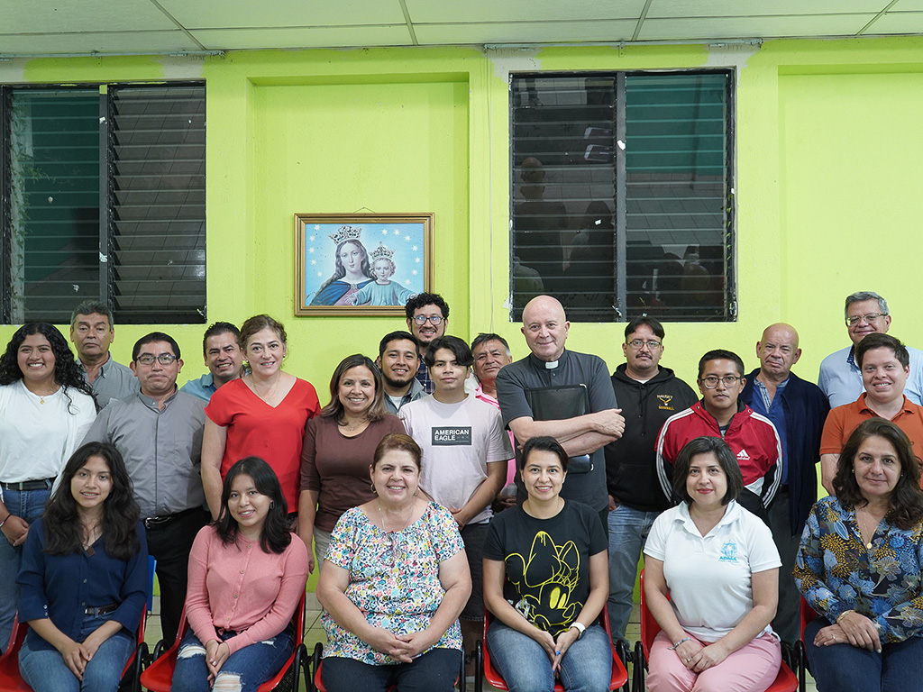 El padre Jara conoció cada uno de los sectores que conforman la parroquia El Espíritu Santo en Guatemala.