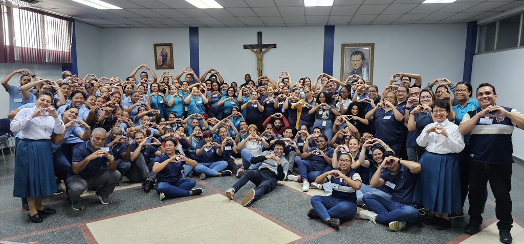 Los docentes salesianos de Panamá reunidos para reflexionar la misión educativa y fortalecer el compartir entre los docentes.