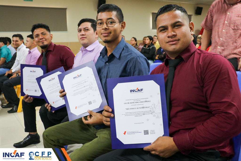 62 jóvenes se graduaron como profesionales técnicos en Mecánica Automotriz, Electricidad Industrial y Refrigeración del Centro de Formación Profesional de Ciudadela Don Bosco, con el apoyo del INCAF.