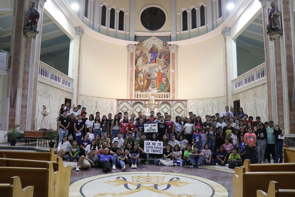 Jóvenes salesianos vivieron un significativo retiro y acto penitencial en la parroquia Don Rua, preparándose espiritualmente para la Semana Santa.