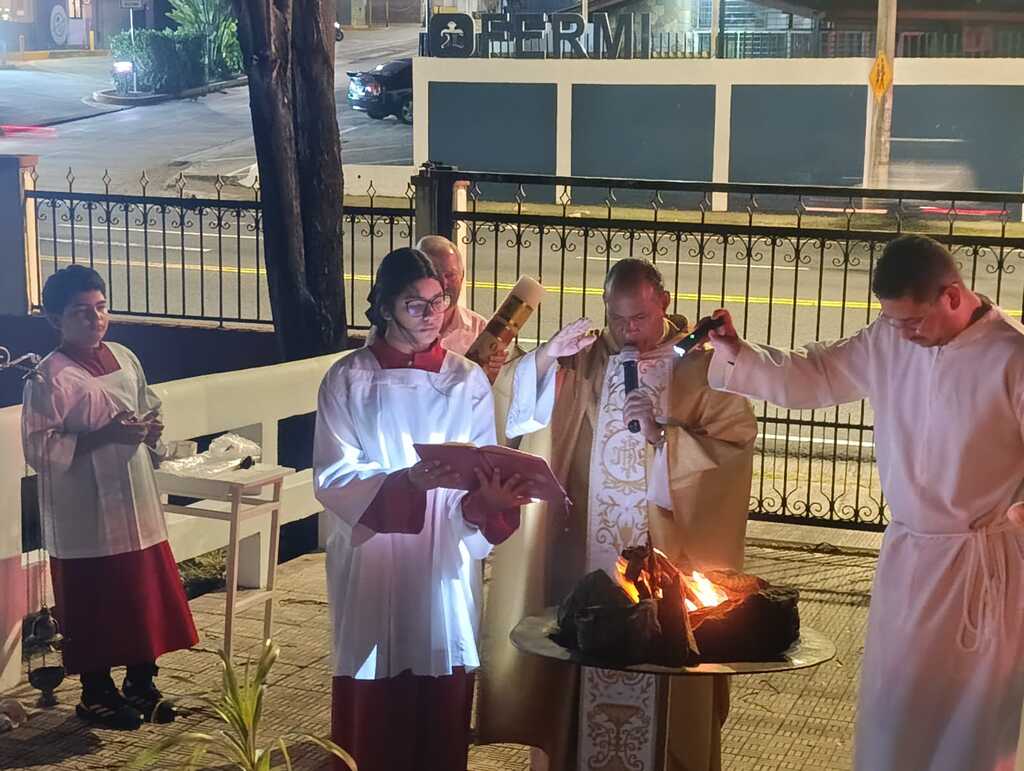 El Triduo Pascual fue una manifestación viva de fe y comunión, donde la comunidad del Templo María Auxiliadora reafirmó su compromiso con Cristo Resucitado, siguiendo el ejemplo de Don Bosco: vivir la fe con alegría, esperanza y amor.