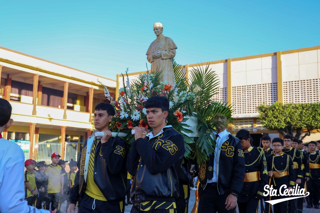 El entusiasmo y la energía de los estudiantes del Colegio Salesiano Santa Cecilia hicieron de la fiesta de Don Bosco un evento inolvidable, lleno de emoción, fe y salesianidad.