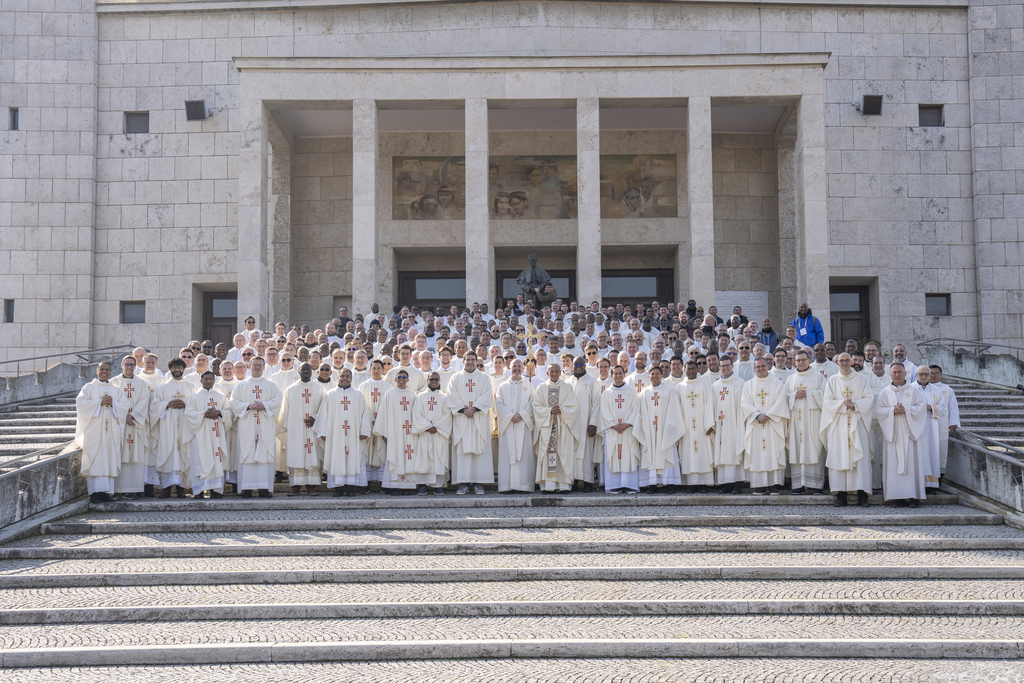 Esta peregrinación renovó en los participantes del Capítulo General un sentido de pertenencia a la misión salesiana y la visión de Don Bosco, fortaleciendo su compromiso de servir a los jóvenes con una perspectiva orientada hacia el futuro.