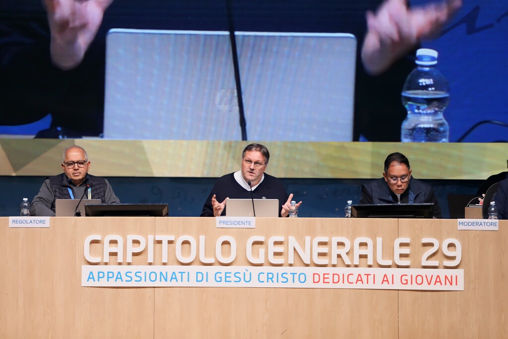 Esta primera sesión pública de respuestas marcó un momento importante para el Capítulo General. Permitió profundizar en cuestiones cruciales para la vida y misión de la Congregación, ofreciendo a los Capitulares la oportunidad de entablar un diálogo constructivo y enriquecedor.